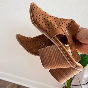Francesca’s Size 8 Chunky Bootie!